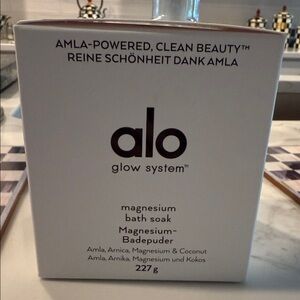 NIB Sealed Alo Yoga Glow System Magnesium Bath Soak